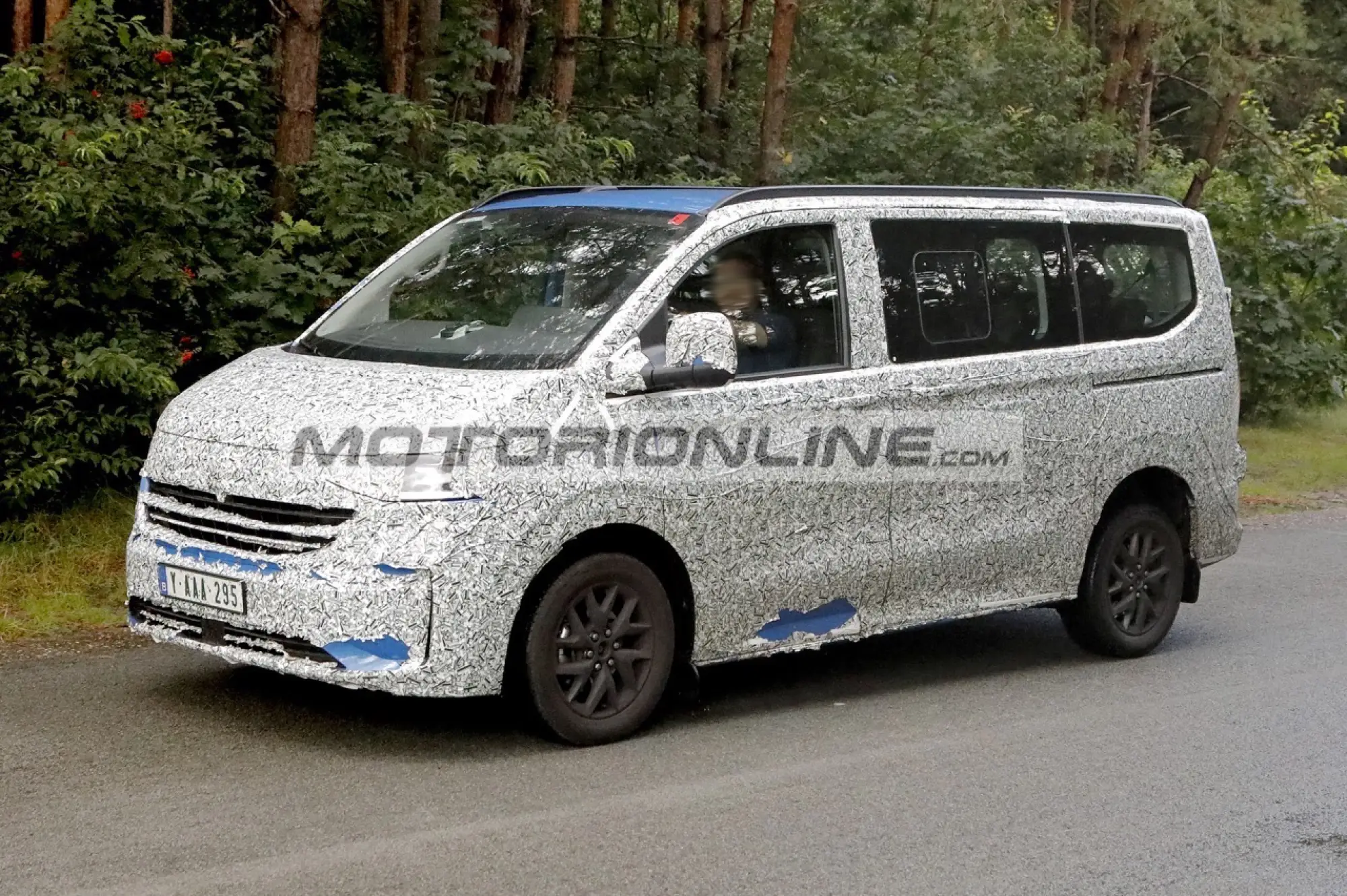 Volkswagen Transporter - Foto spia 30-7-2024 - 2