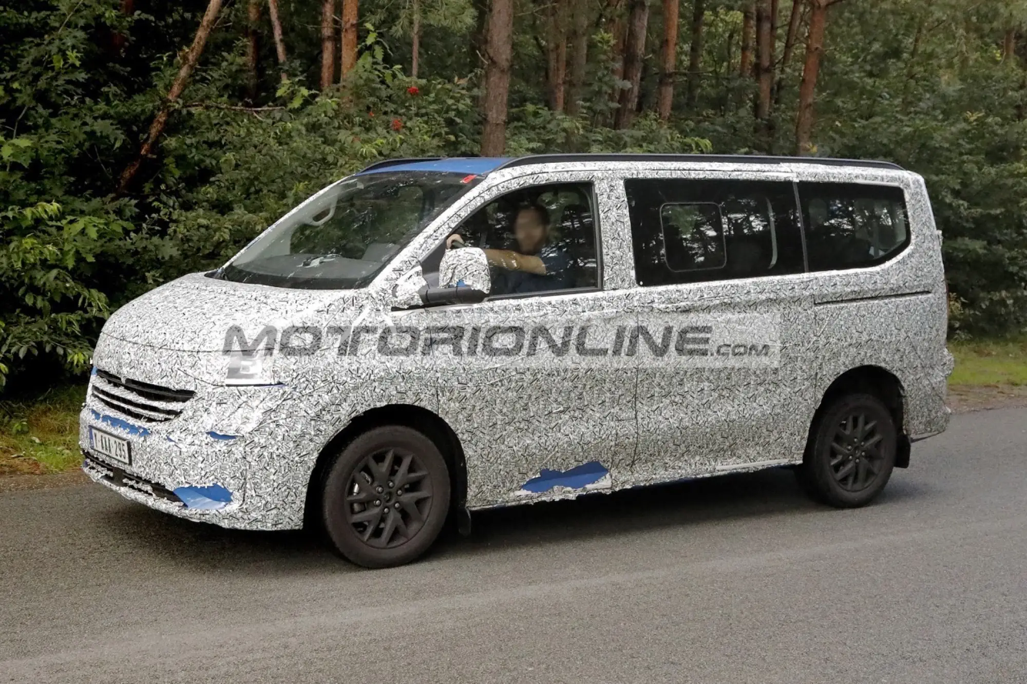 Volkswagen Transporter - Foto spia 30-7-2024 - 4