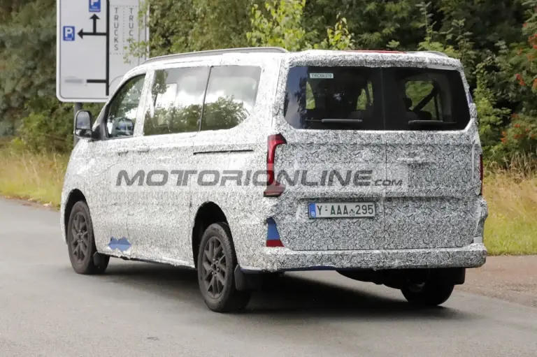 Volkswagen Transporter - Foto spia 30-7-2024 - 16