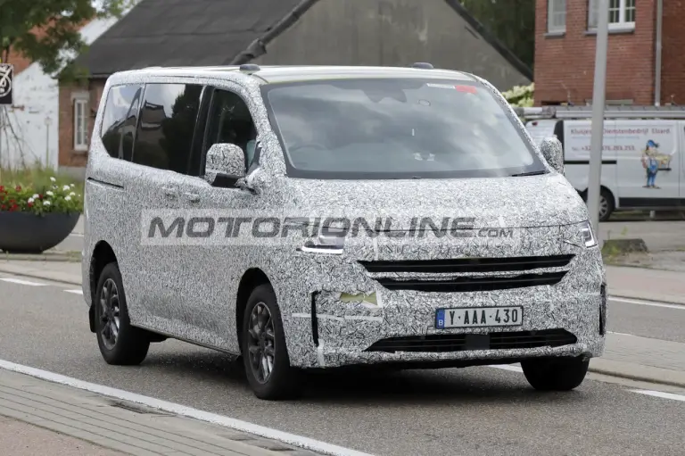 Volkswagen Transporter - Foto spia 30-7-2024 - 10