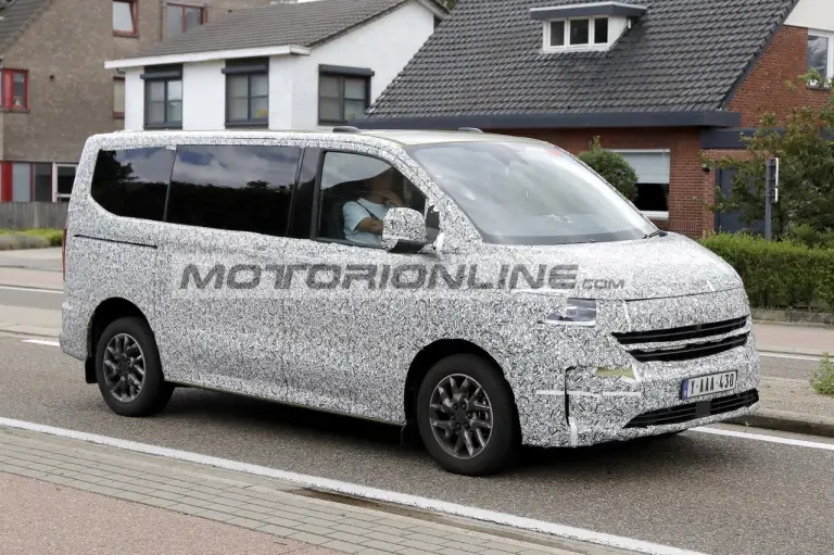 Volkswagen Transporter - Foto spia 30-7-2024 - 14