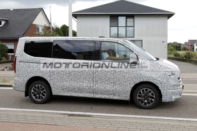 Volkswagen Transporter - Foto spia 30-7-2024 - 15
