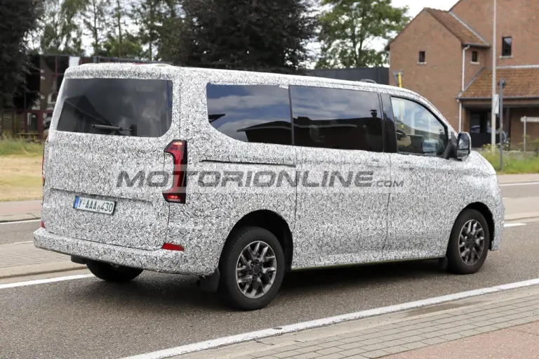 Volkswagen Transporter - Foto spia 30-7-2024 - 13