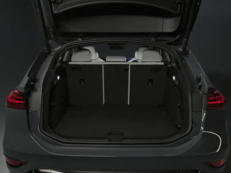 Audi A6 e-tron - 12