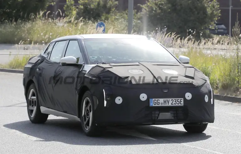 Kia EV4 - Foto spia 31-07-2024 - 1