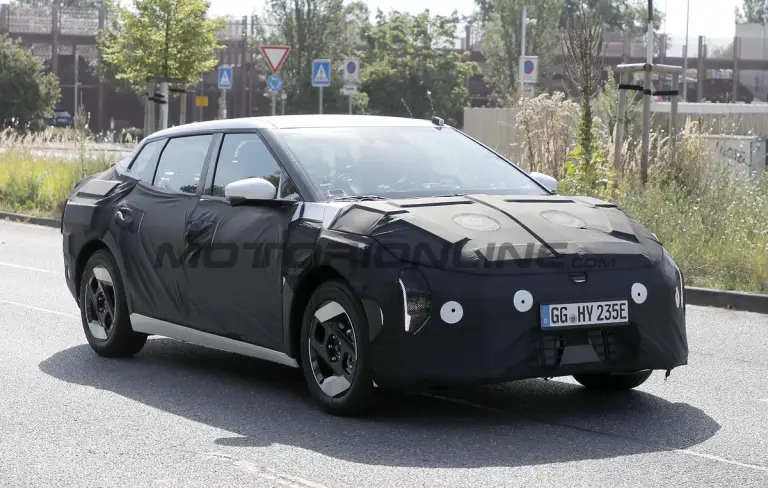 Kia EV4 - Foto spia 31-07-2024 - 5