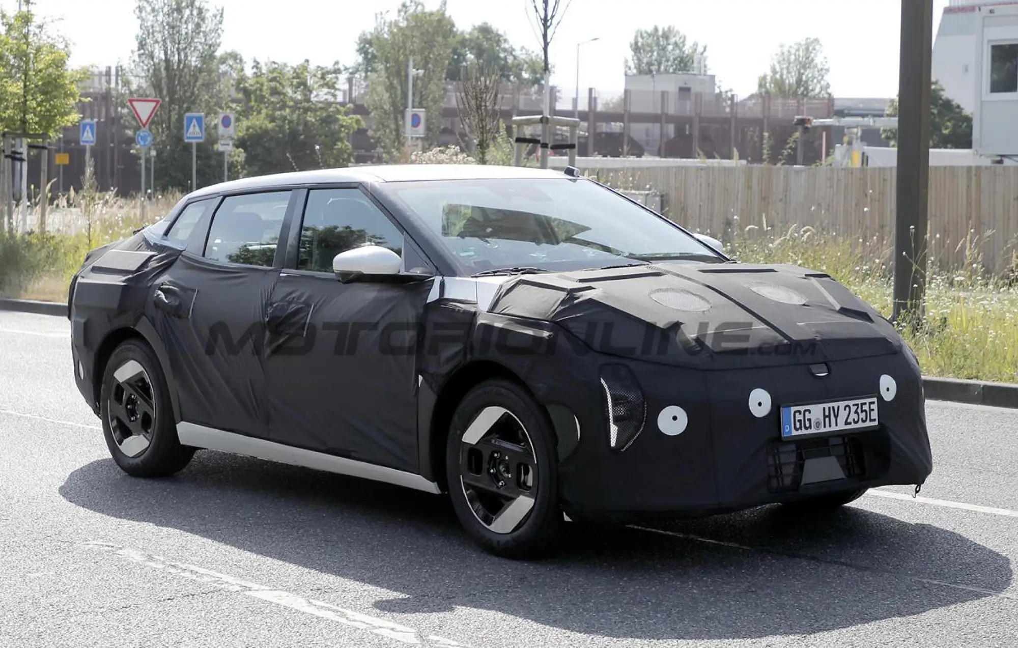 Kia EV4 - Foto spia 31-07-2024 - 2