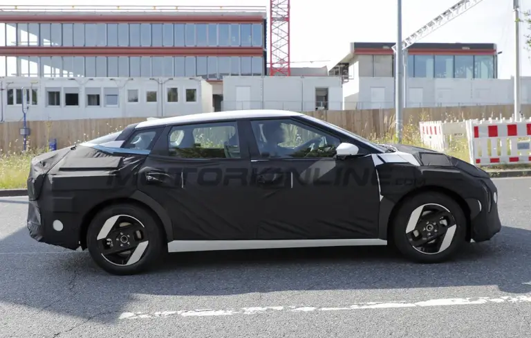 Kia EV4 - Foto spia 31-07-2024 - 3