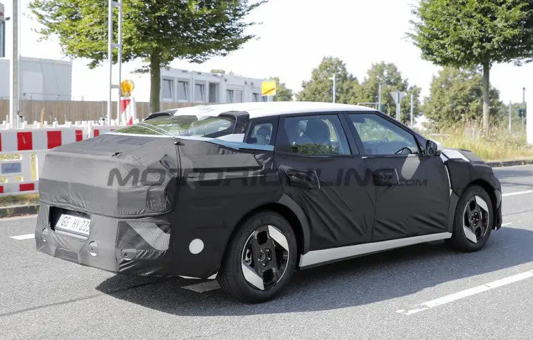 Kia EV4 - Foto spia 31-07-2024 - 7