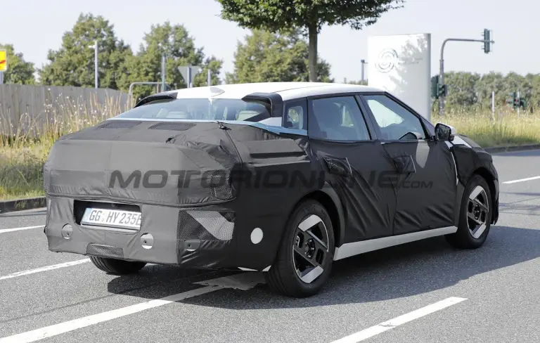 Kia EV4 - Foto spia 31-07-2024 - 10