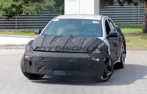 Hyundai Ioniq 6 2025 - Foto spia 01-08-2024 - 1
