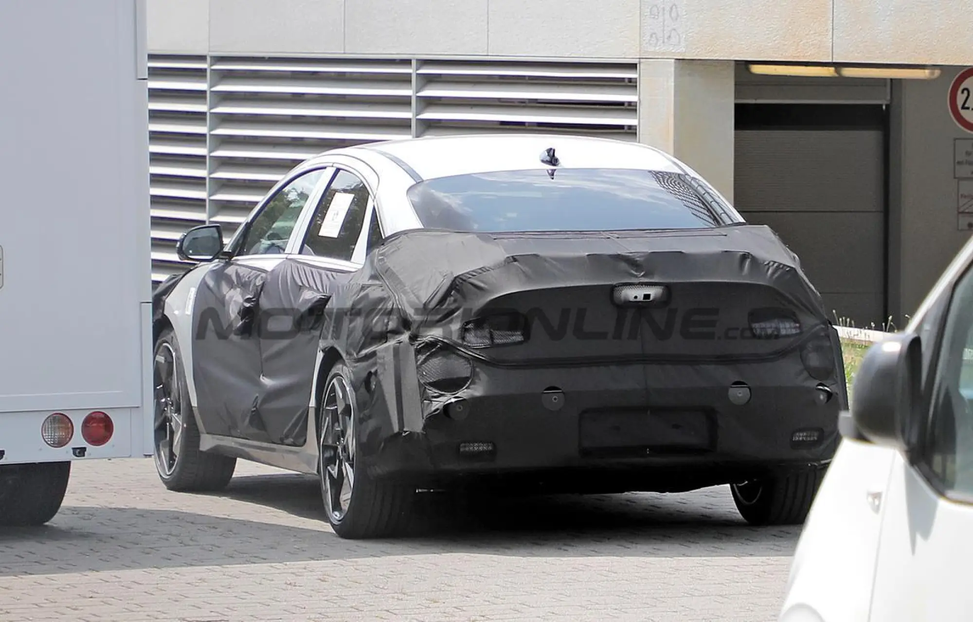 Hyundai Ioniq 6 2025 - Foto spia 01-08-2024 - 7