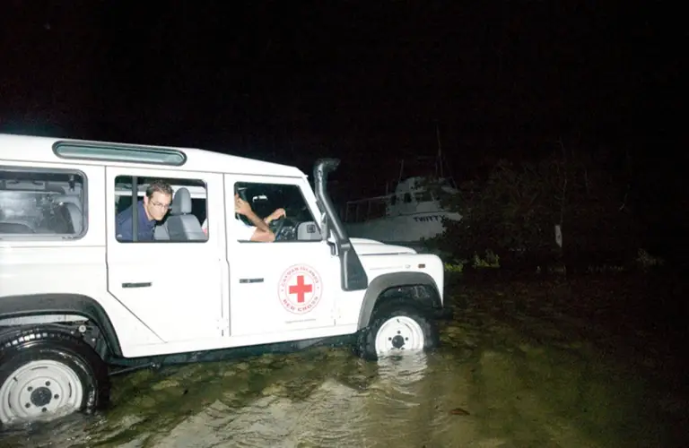 Defender 70 anni con British Red Cross - 3