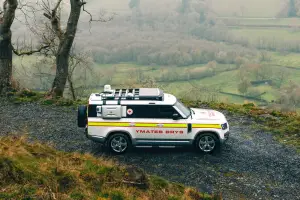 Defender 70 anni con British Red Cross - 9