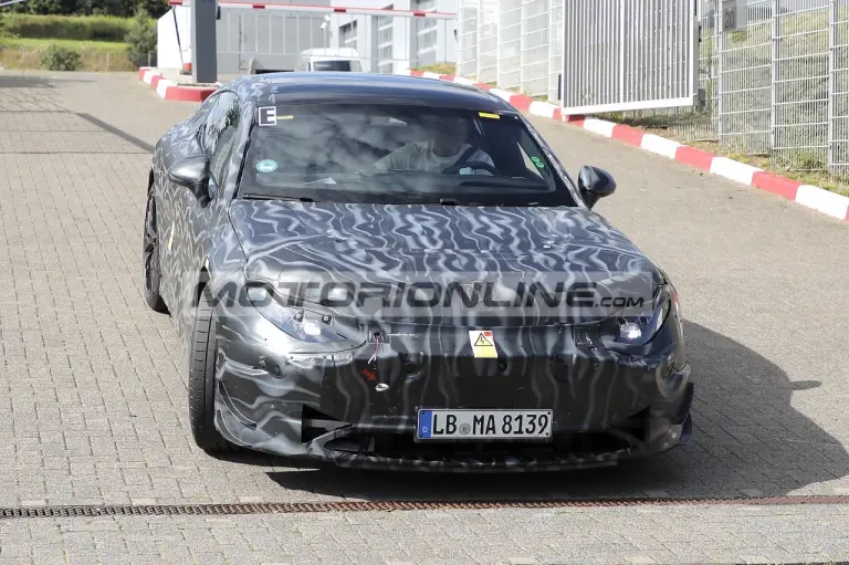 Mercedes-AMG GT - Foto spia 6-8-2024 - 4