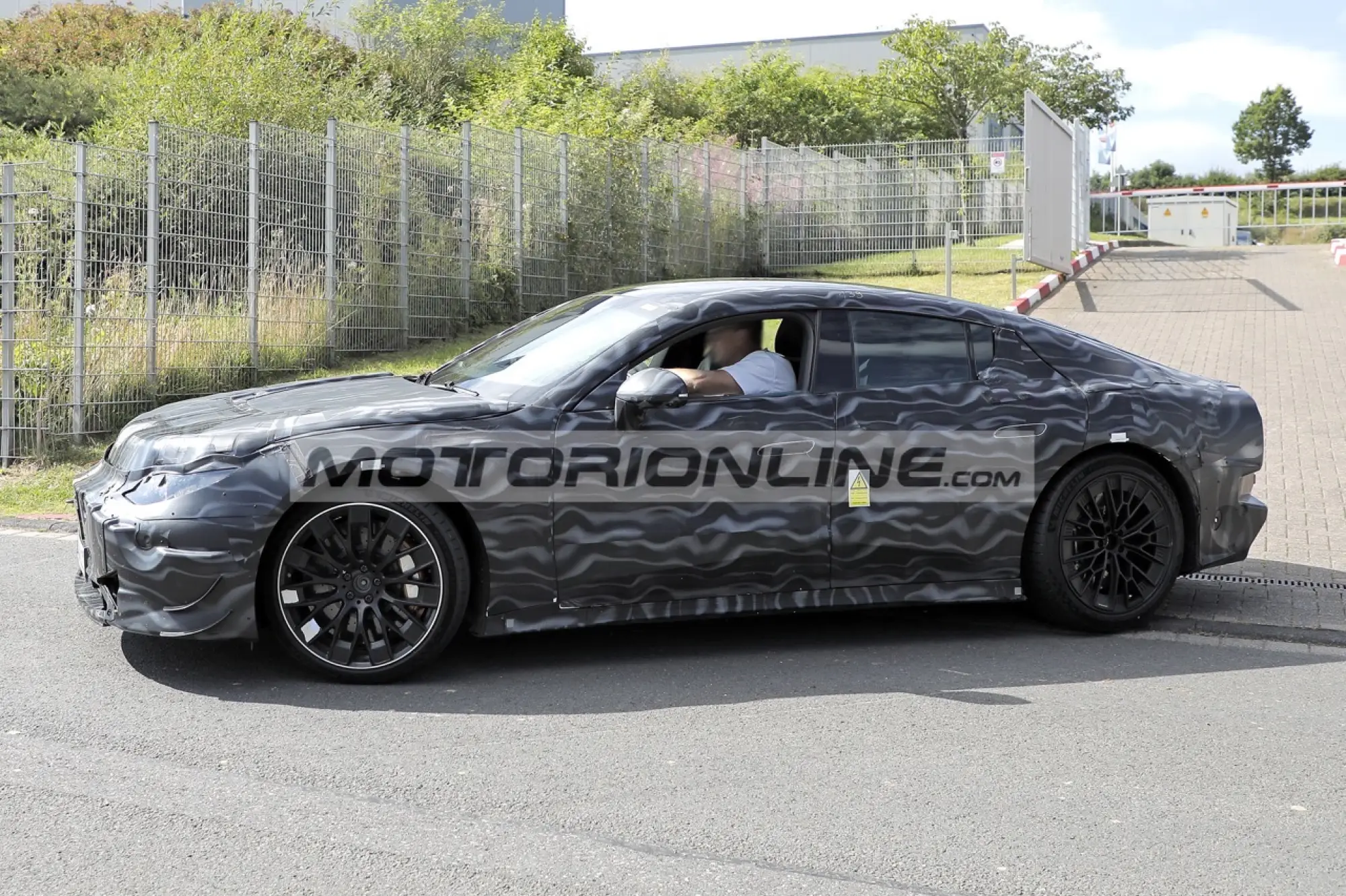 Mercedes-AMG GT - Foto spia 6-8-2024 - 9