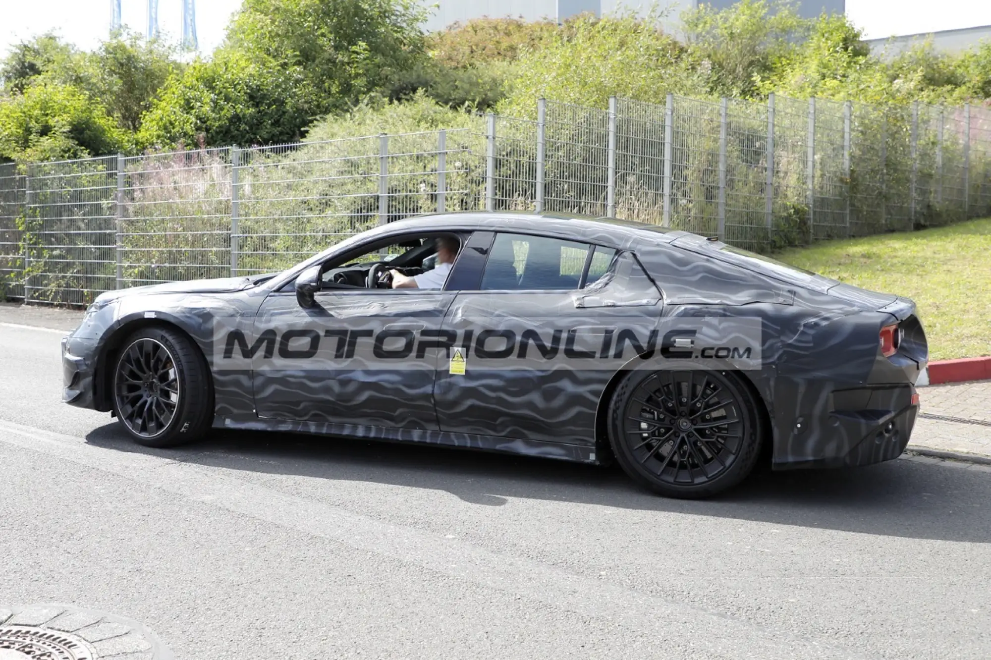 Mercedes-AMG GT - Foto spia 6-8-2024 - 7