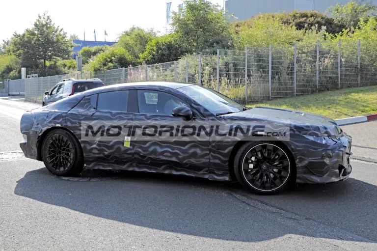 Mercedes-AMG GT - Foto spia 6-8-2024 - 11