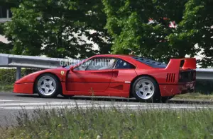 Ferrari F40 in strada - 7