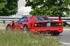 Ferrari F40 in strada - 10