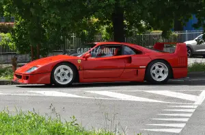 Ferrari F40 in strada - 2