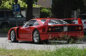 Ferrari F40 in strada - 4