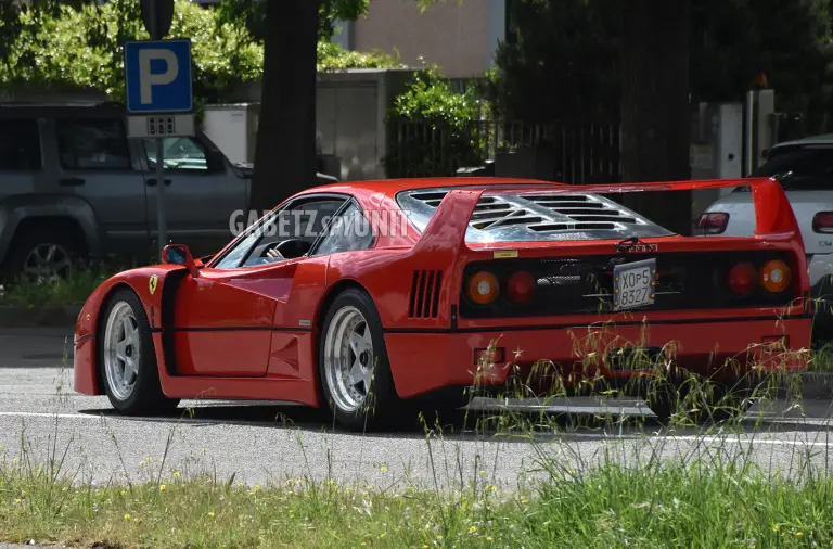 Ferrari F40 in strada - 4
