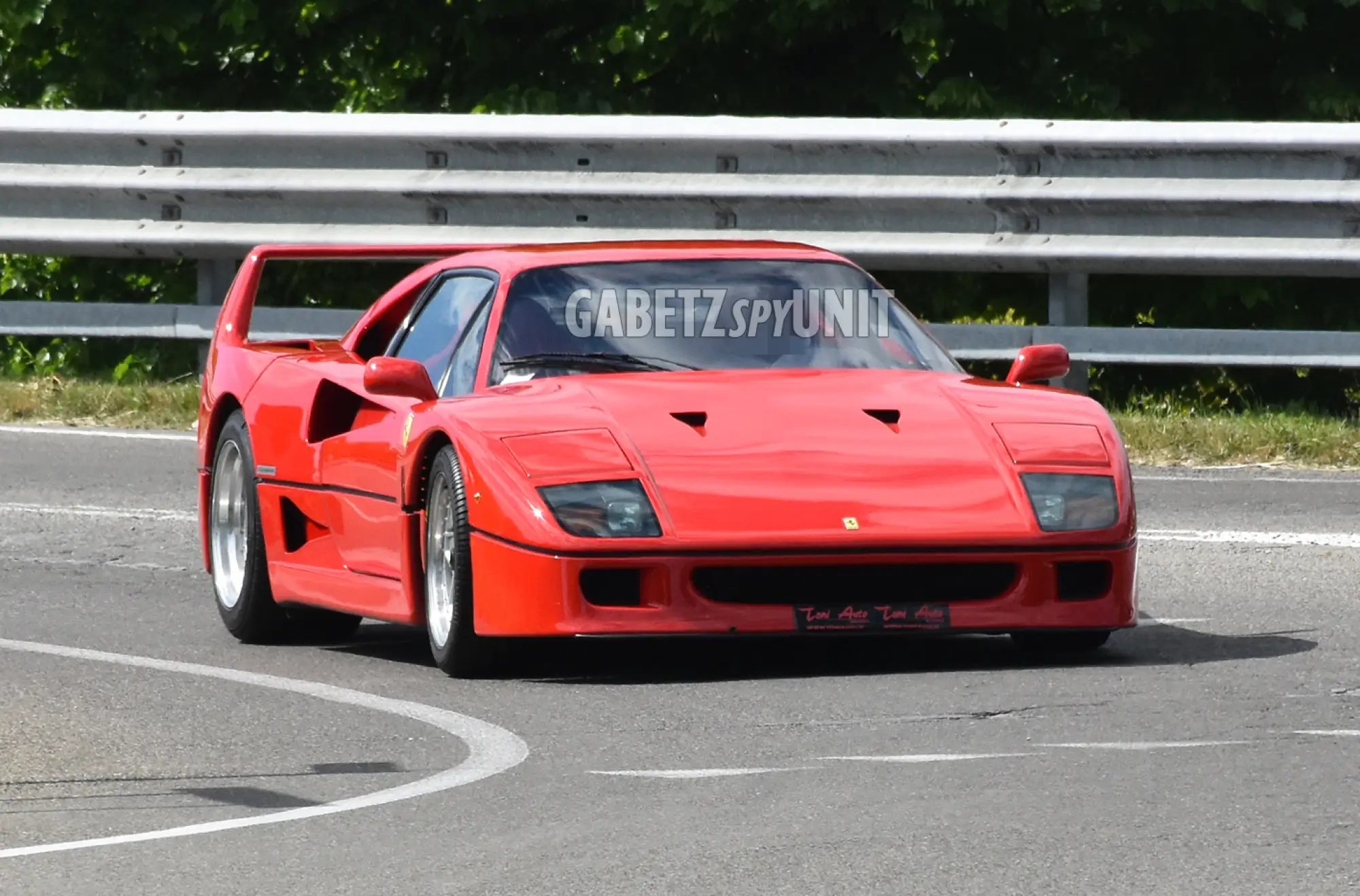Ferrari F40 in strada - 1