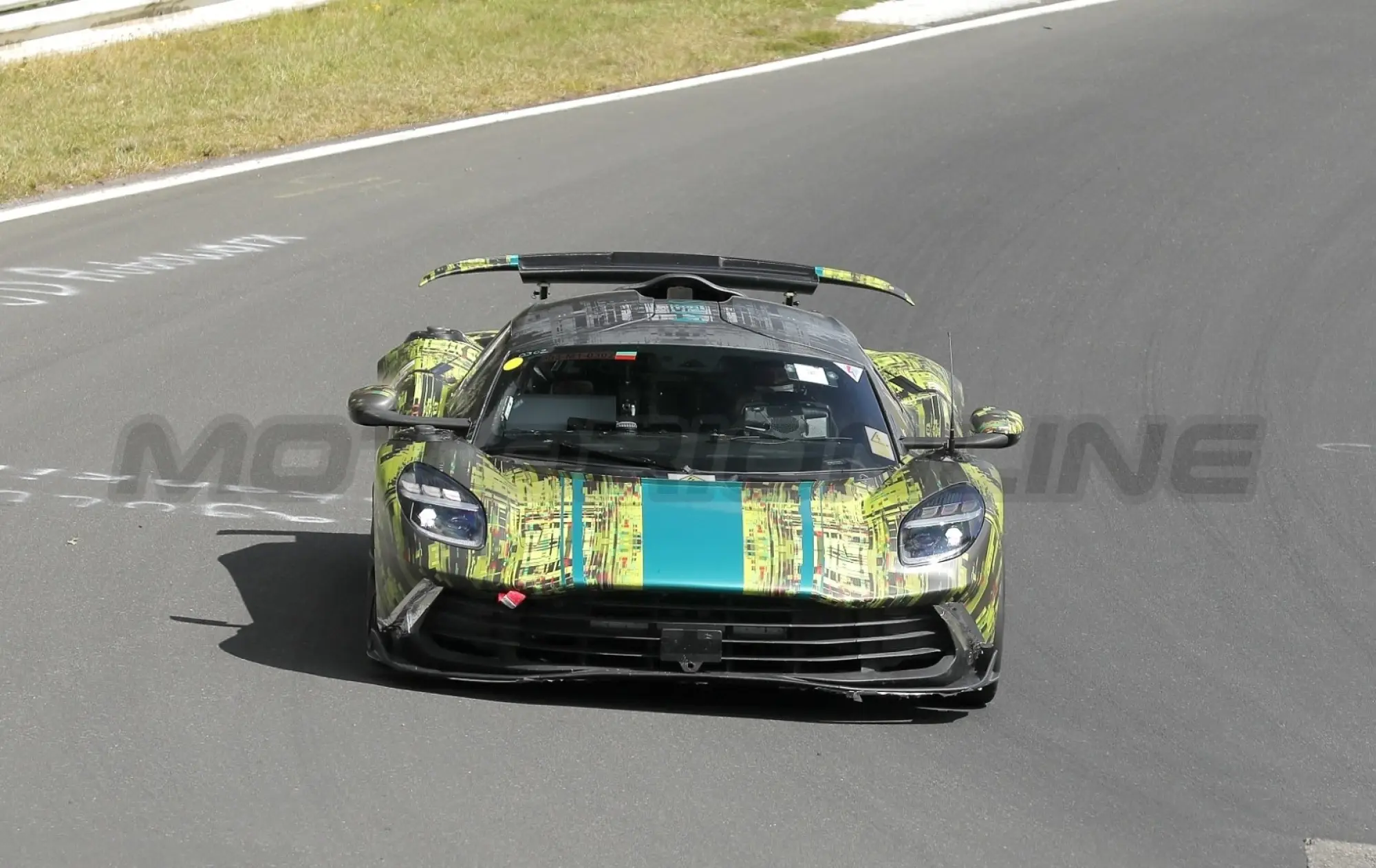 Aston Martin Valhalla 2024 - 2