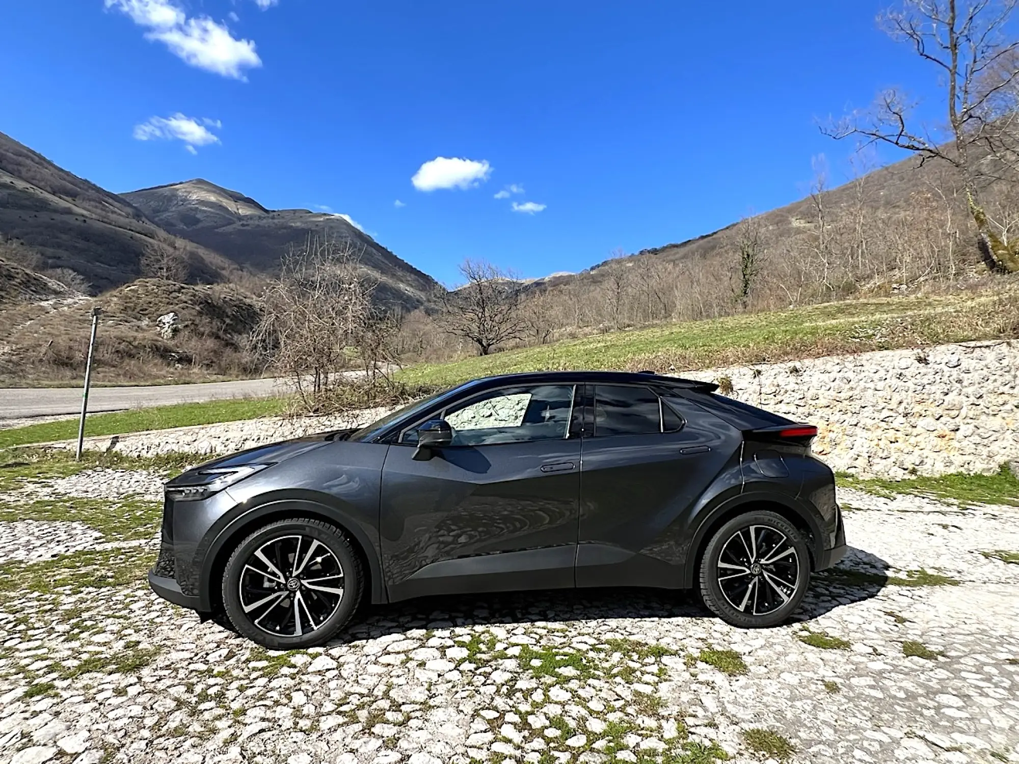 Toyota CH-R 1.8 Hybrid Prova su strada - 6