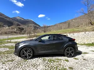 Toyota CH-R 1.8 Hybrid Prova su strada - 6