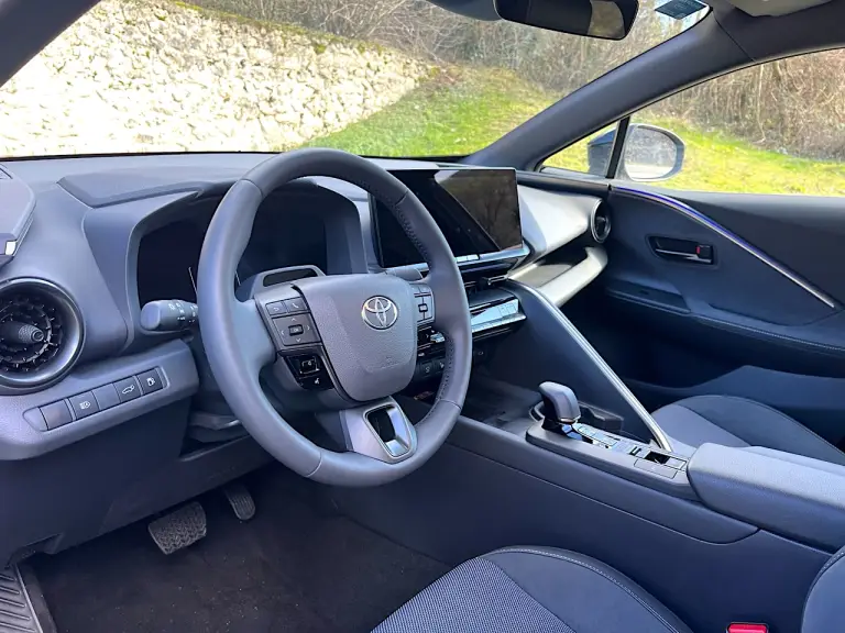 Toyota CH-R 1.8 Hybrid Prova su strada - 1