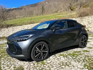 Toyota CH-R 1.8 Hybrid Prova su strada - 5
