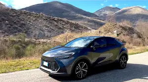 Toyota CH-R 1.8 Hybrid Prova su strada - 3