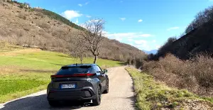 Toyota CH-R 1.8 Hybrid Prova su strada - 4