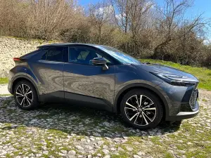 Toyota CH-R 1.8 Hybrid Prova su strada - 8