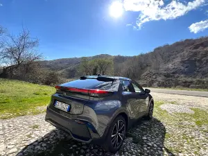 Toyota CH-R 1.8 Hybrid Prova su strada - 11