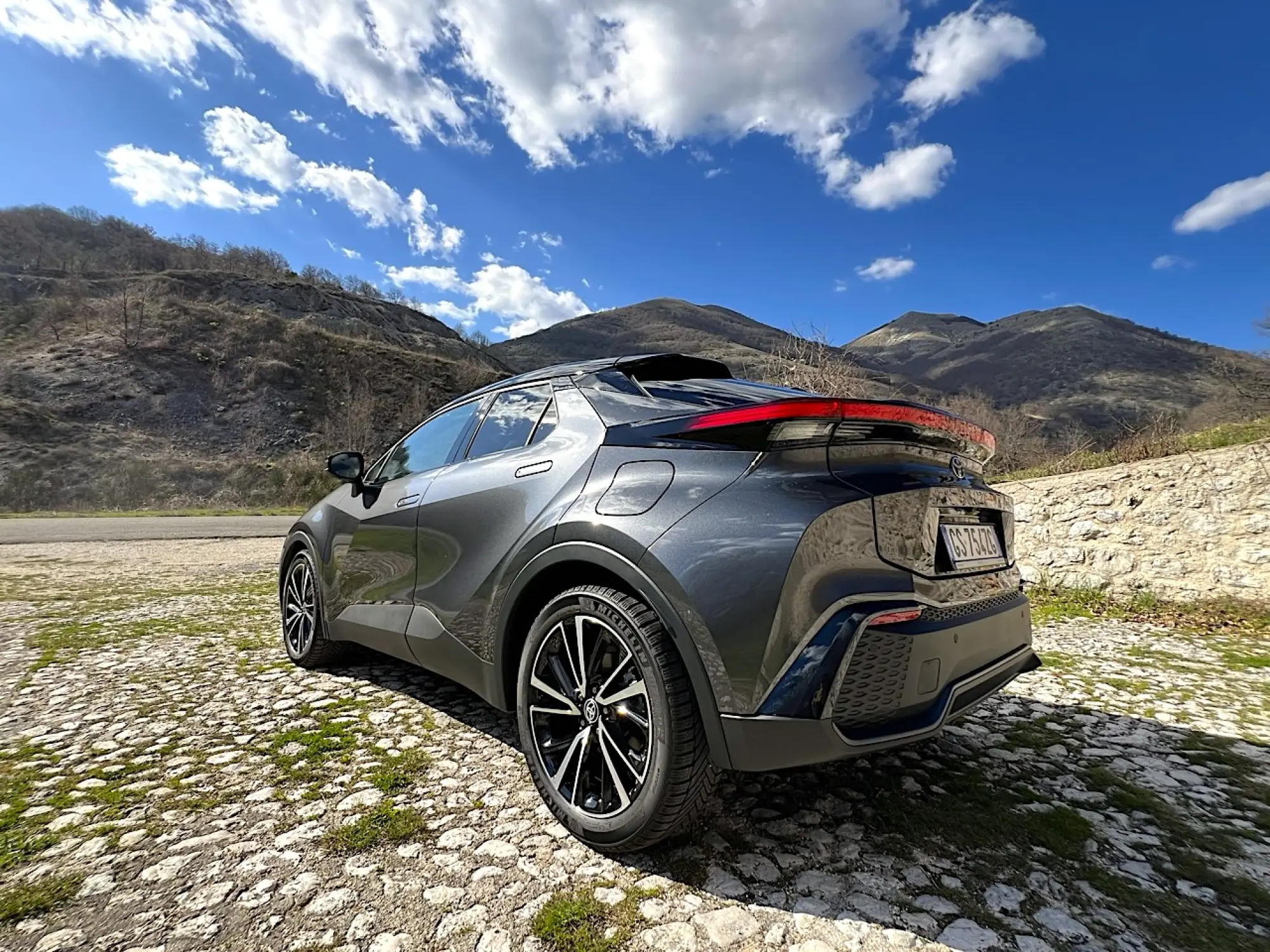 Toyota CH-R 1.8 Hybrid Prova su strada - 9