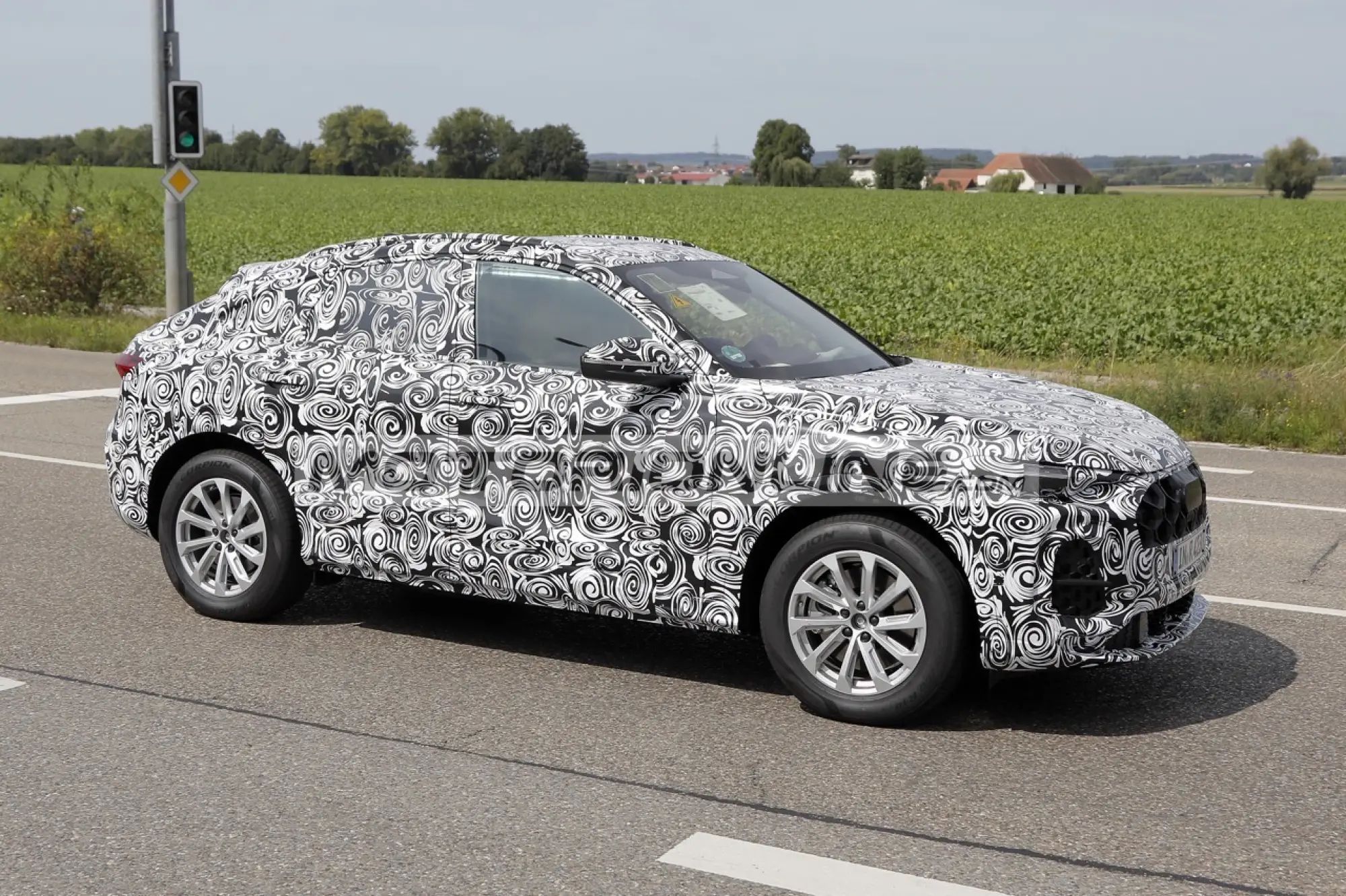 Audi Q5 Sportback - Foto spia 26-8-2024 - 3