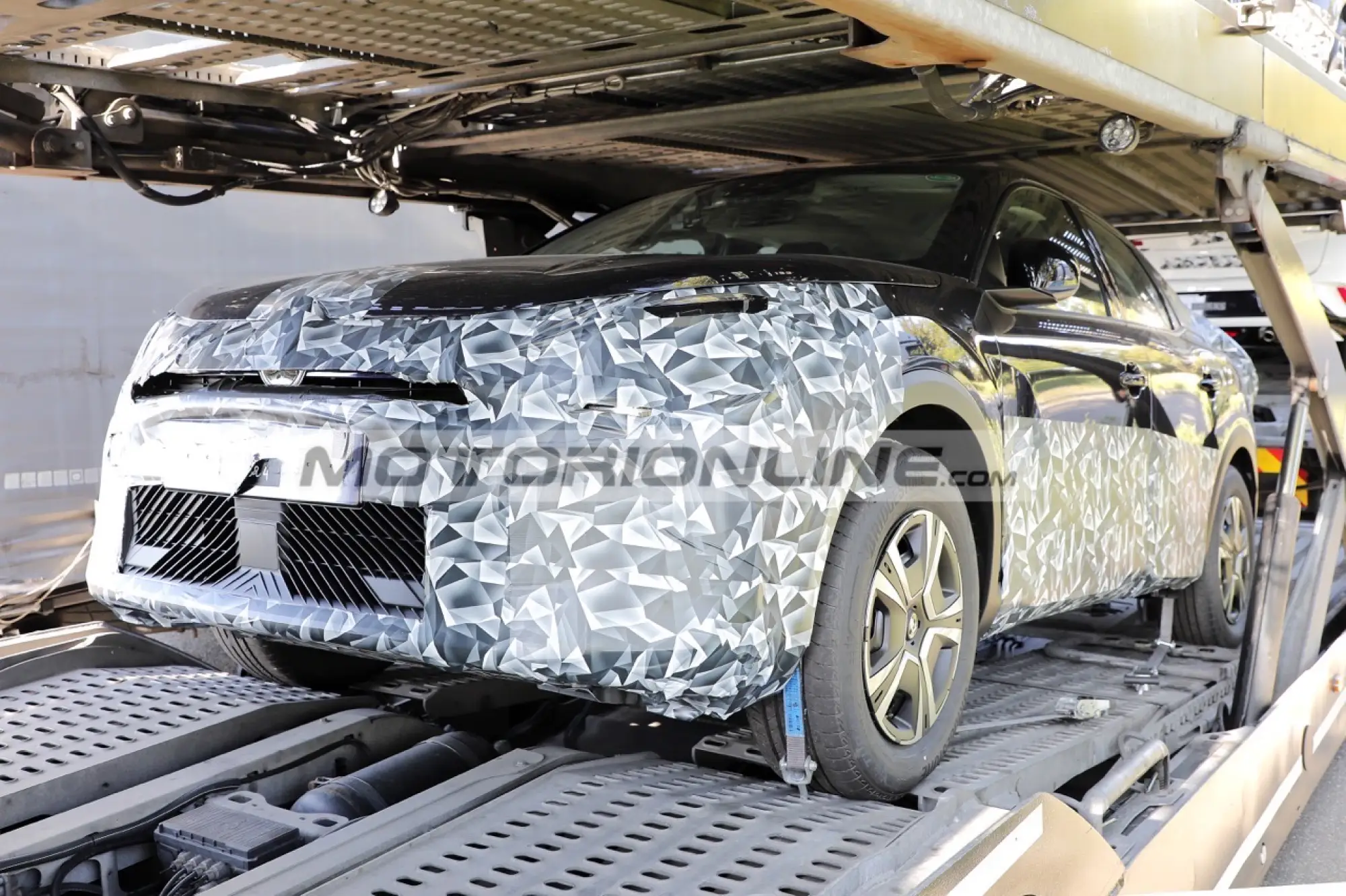 Citroen C4 - Foto spia 29-8-2024 - 9
