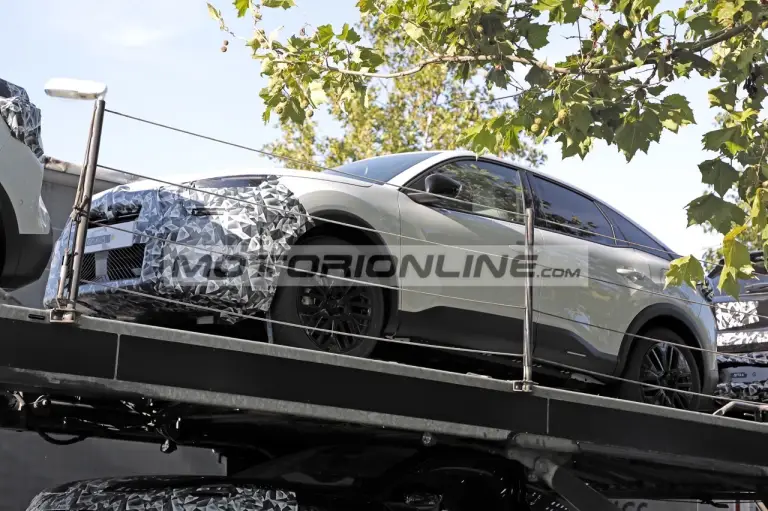 Citroen C4 - Foto spia 29-8-2024 - 2