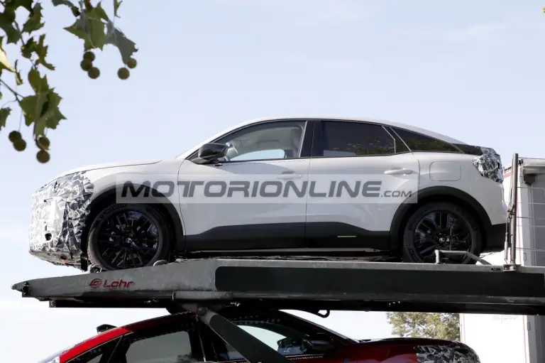 Citroen C4 - Foto spia 29-8-2024 - 1