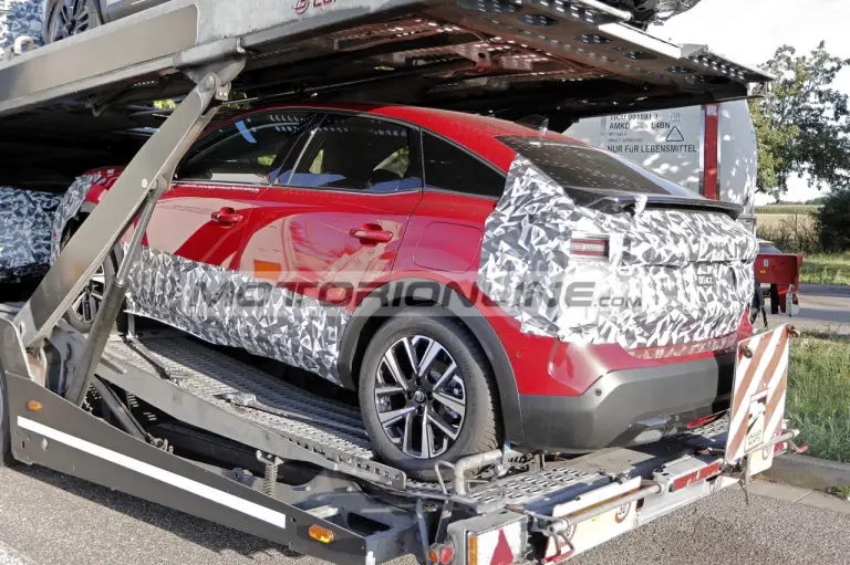 Citroen C4 - Foto spia 29-8-2024 - 7
