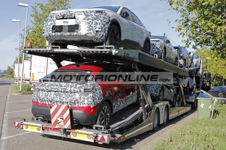 Citroen C4 - Foto spia 29-8-2024 - 8