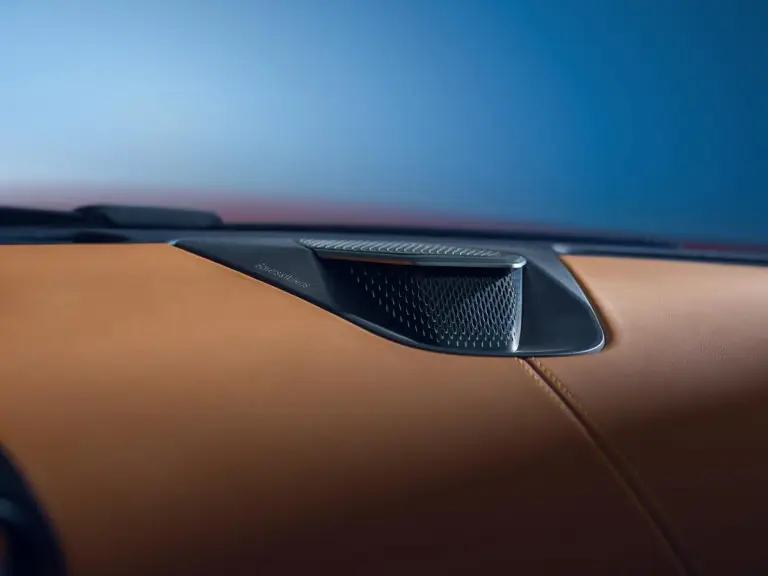 Aston Martin Vanquish 2024 - 24