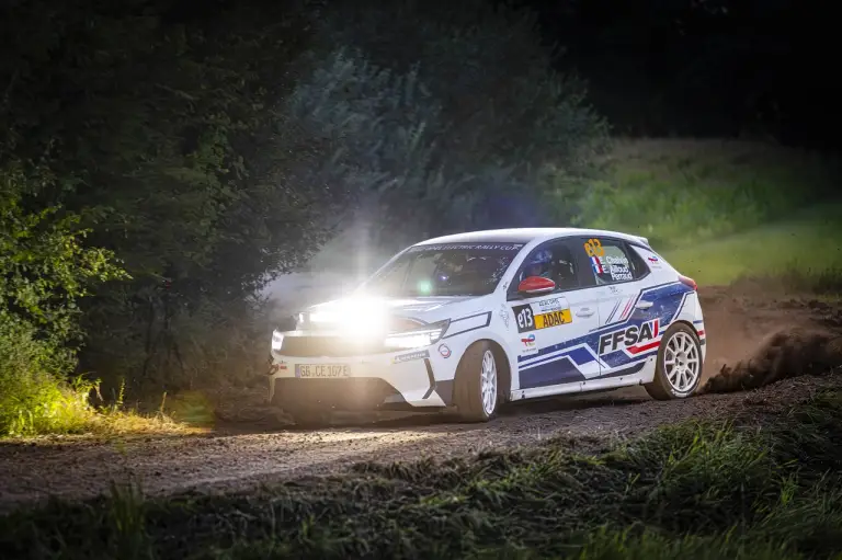 Opel Corsa elettriche da rally ai piedi del Monte Bianco - 1