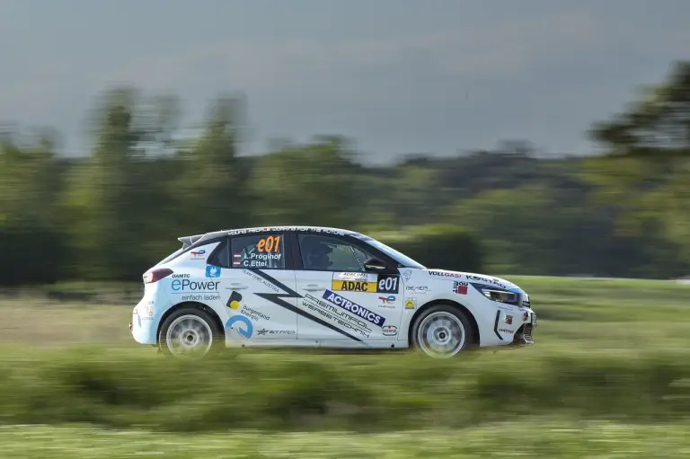 Opel Corsa elettriche da rally ai piedi del Monte Bianco - 5
