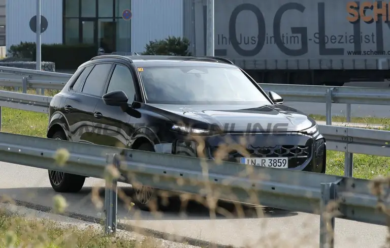Audi Q3 2025 - Foto spia 06-09-2024 - 6