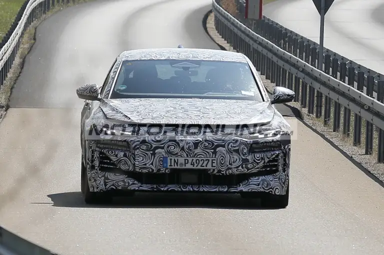 Audi RS6 e-tron - Foto spia 9-9-2024 - 10
