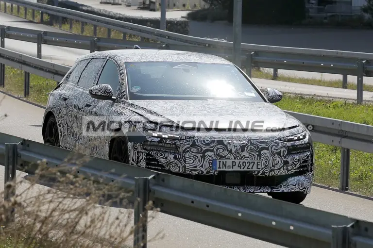 Audi RS6 e-tron - Foto spia 9-9-2024 - 3